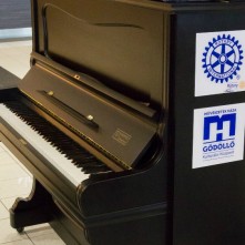 Kotta nélkül: utasok zongorázhatnak a repülőtéren